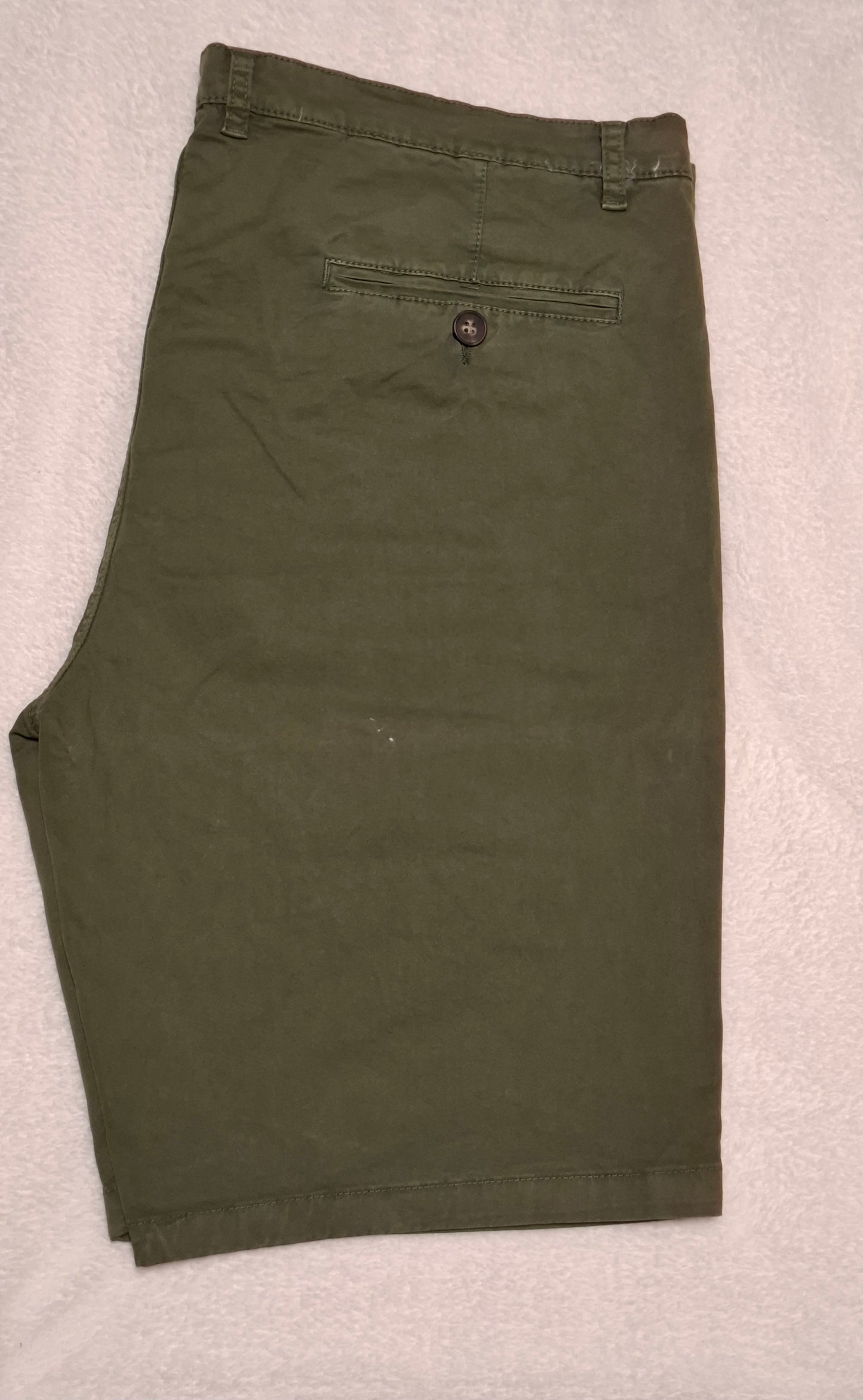 short homme rouge – élégance tropicale et confort au quotidien