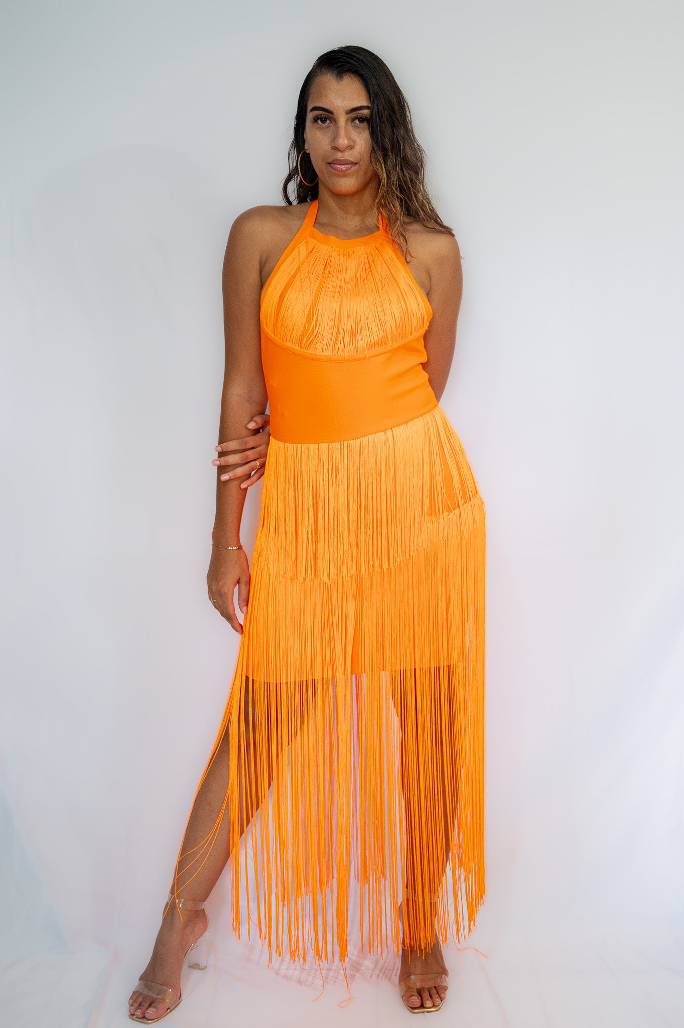 robe femme à franges orange – éclat tropical et style dynamique pour vos sorties estivales