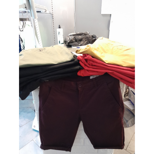 short homme rouge – élégance tropicale et confort au quotidien