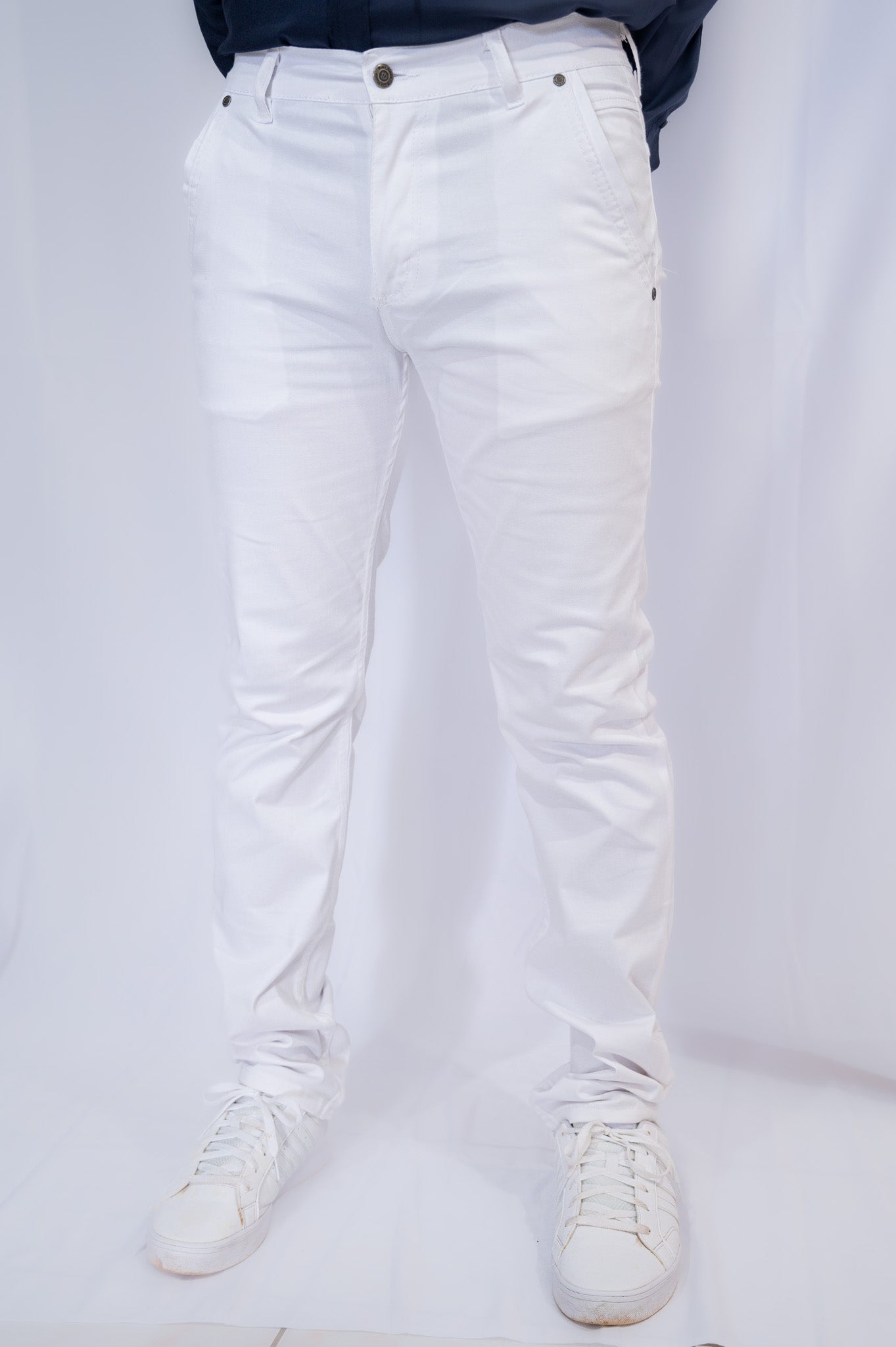 pantalon blanc slim en coton - confort et élégance décontractée