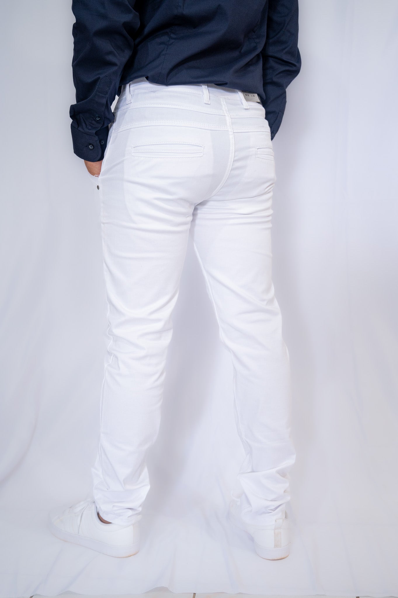 pantalon blanc slim en coton - confort et élégance décontractée