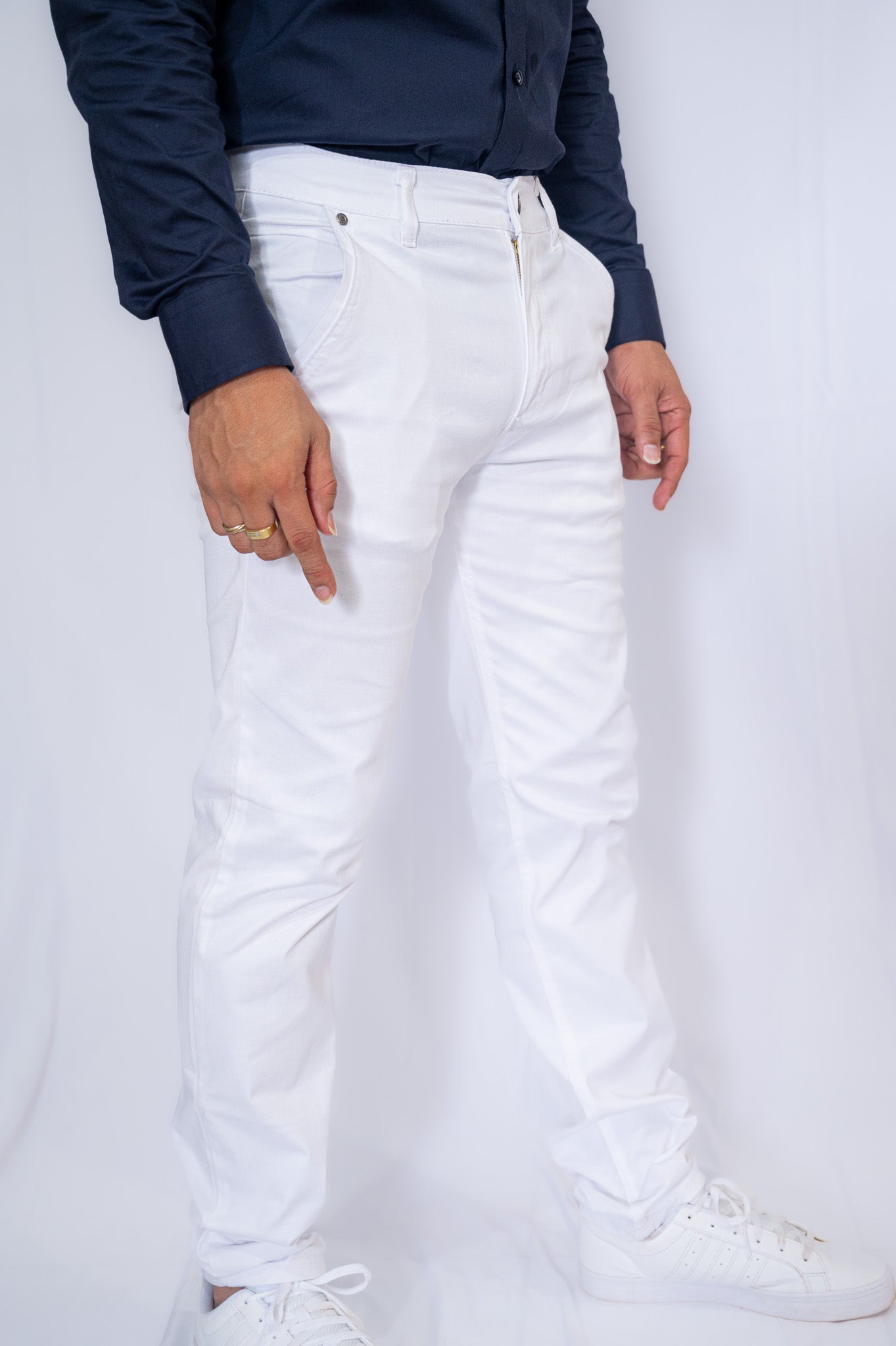 pantalon blanc slim en coton - confort et élégance décontractée